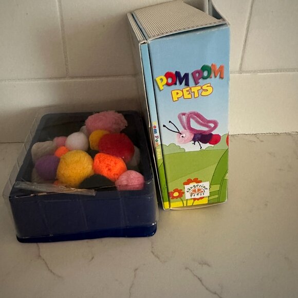 Bundle Item Only!!  Fun Pom Pom Pet Craft Kit - Picture 10 of 12